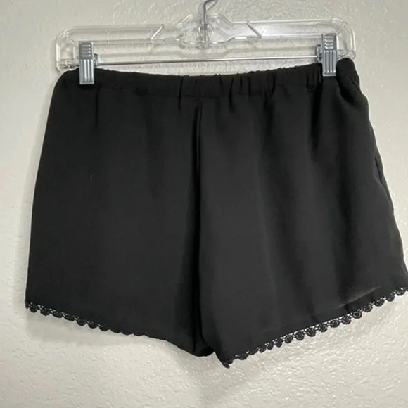 Brandy Melville Flowy Boho Style Pull On Black Shorts OS - Picture 3 of 4